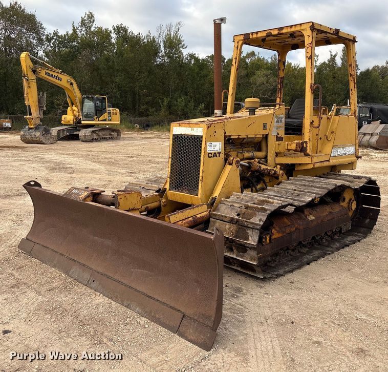 1988 Caterpillar D3C dozer - EA7022