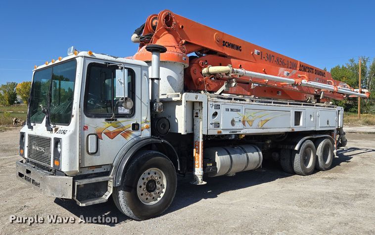 2007 Mack MR concrete pump truck - EB1055