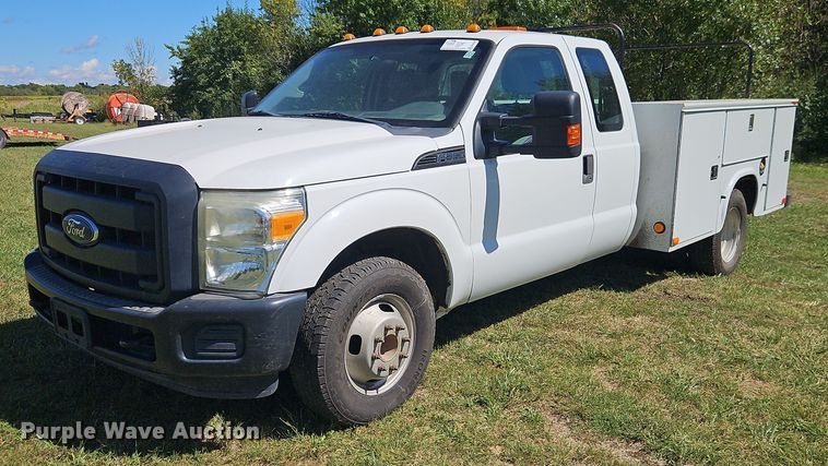 2012 Ford F350 Super Duty SuperCab utility bed pickup truck - EB8326