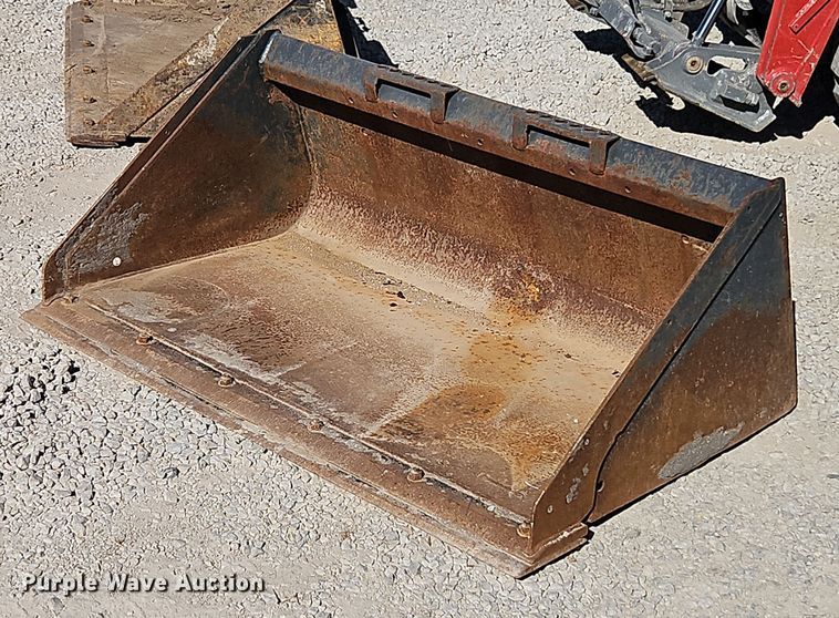 Skid steer bucket - EB8415