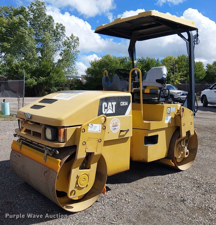 2008 Caterpillar CB-34 double drum vibratory roller - EC1239