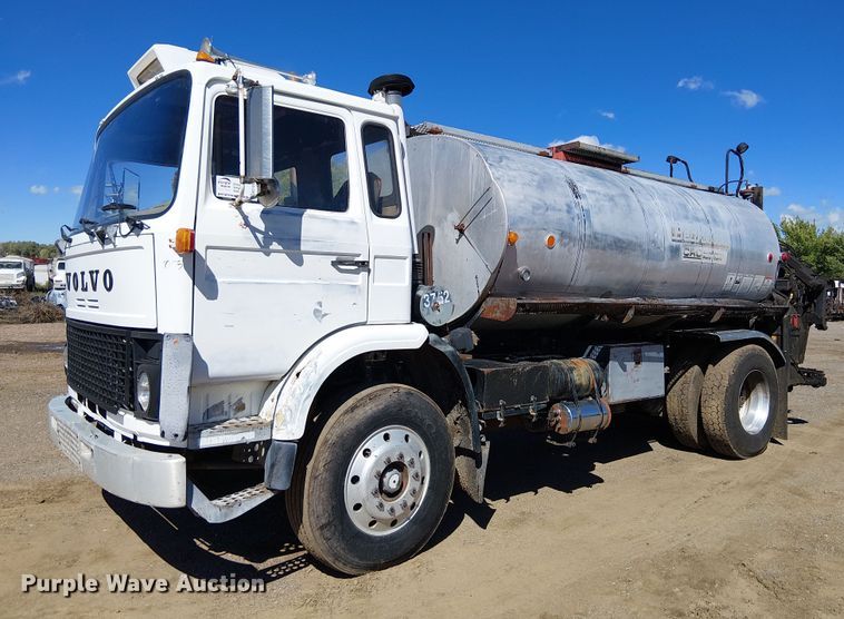 1984 Volvo F700 oil distributor truck - EC1242