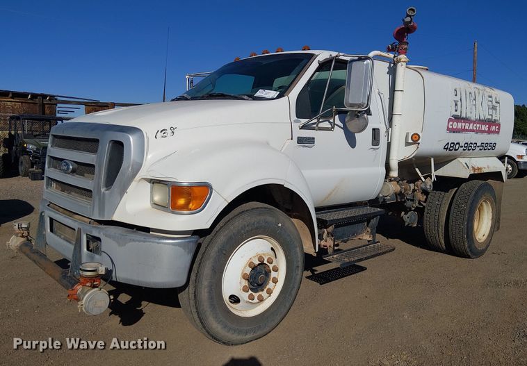 2006 Ford F750 water truck - EC1260