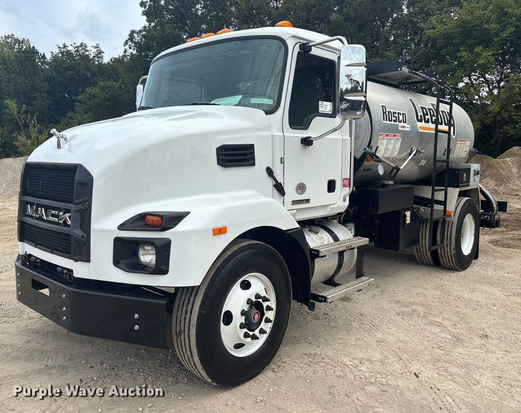 2024 Mack MD truck with Rosco tack distributor - EC3859