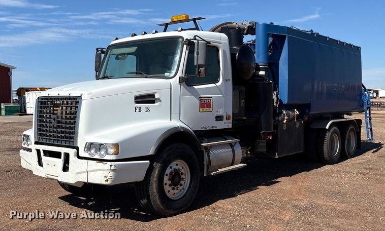 2007 Volvo VHD hydrovac truck - EF6100