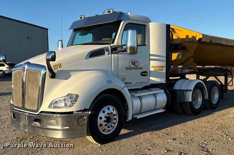 2016 Kenworth T680 semi truck - EM2452