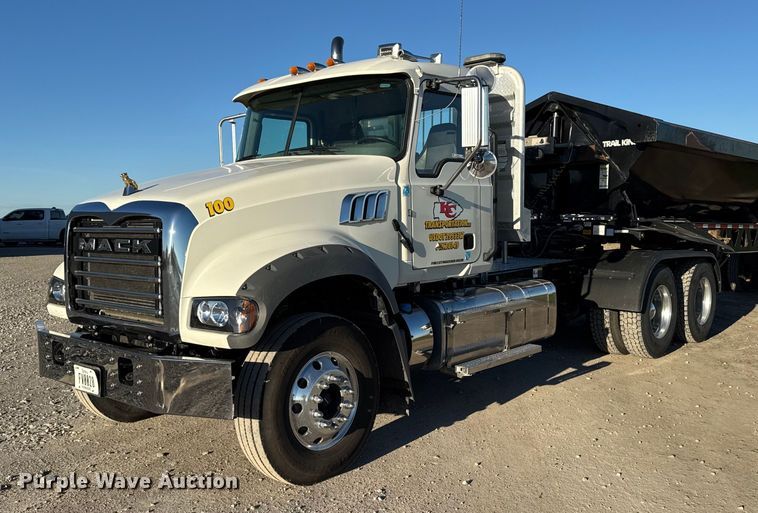 2022 Mack Granite semi truck - EM2454