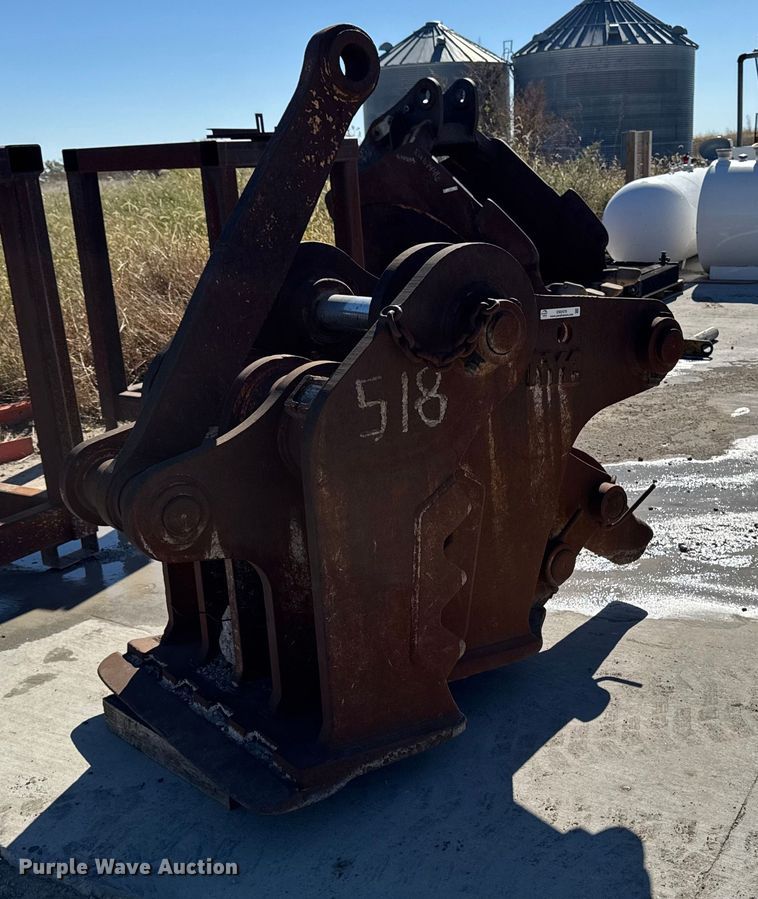 NYE Manufacturing PC400-6 concrete pulverizer - EM2470