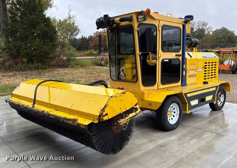 2015 Superior Broom SM80-K broom - EM6134