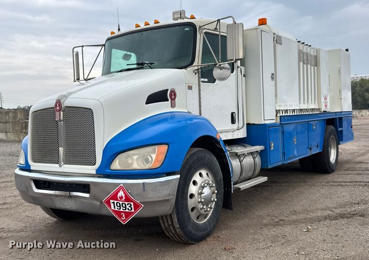 2010 Kenworth T370 fuel / lube truck - EM8407