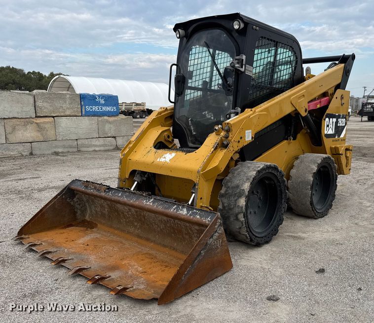 2014 Caterpillar 262D skid steer loader - EM8419