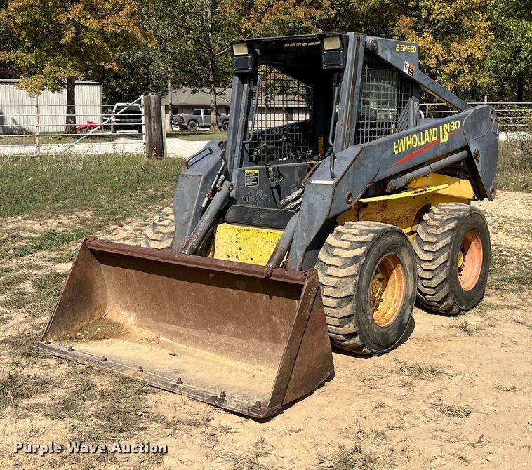 2000 New Holland LS180 skid steer loader - EN5713