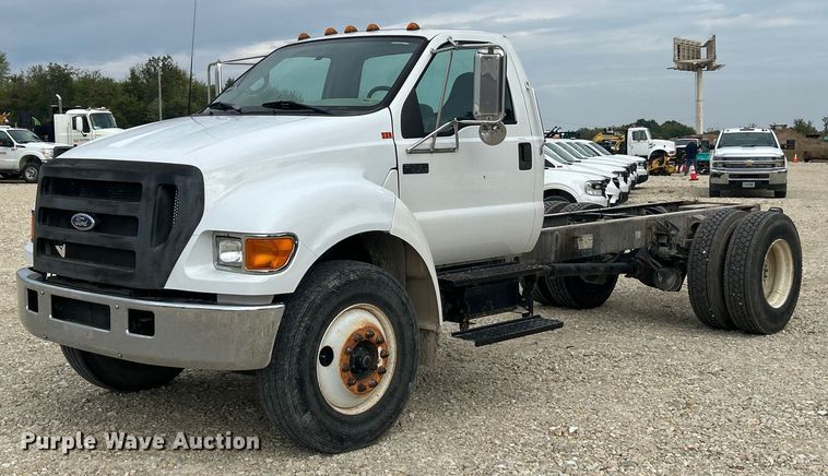 2006 Ford F750 Super Duty XL truck cab and chassis - ET3267