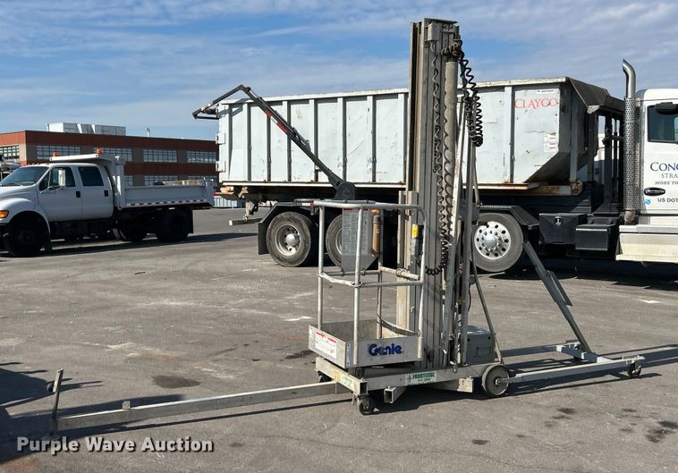 Genie PLC-36 vertical lift - ET3351