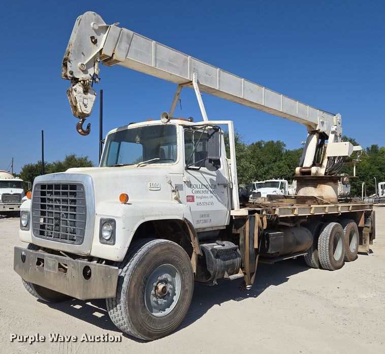 1985 Ford LNT9000 crane truck - EU3780