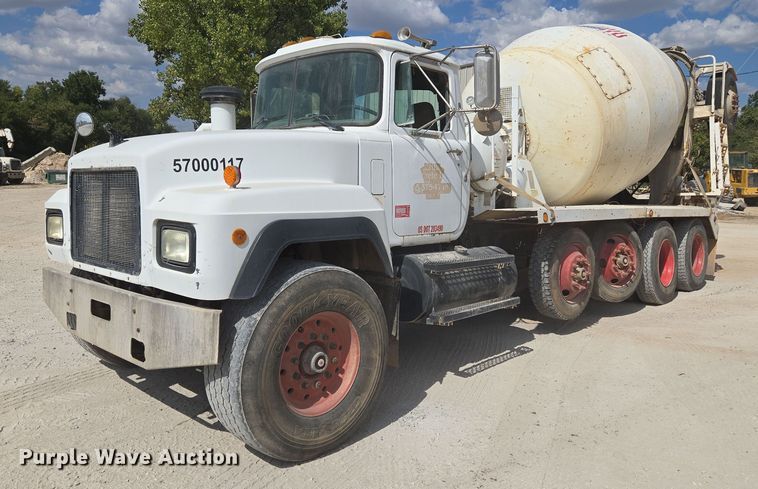 2000 Mack RD690S ready mix truck - EU3785