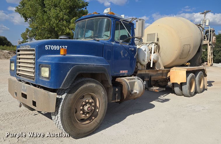 1999 Mack RD690S ready mix truck - EU3786
