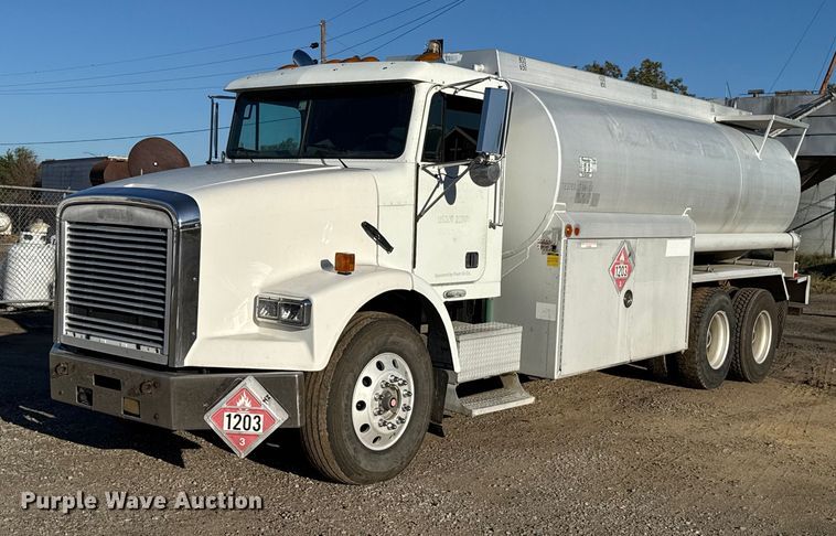 2002 Freightliner FLD fuel truck - EU5144