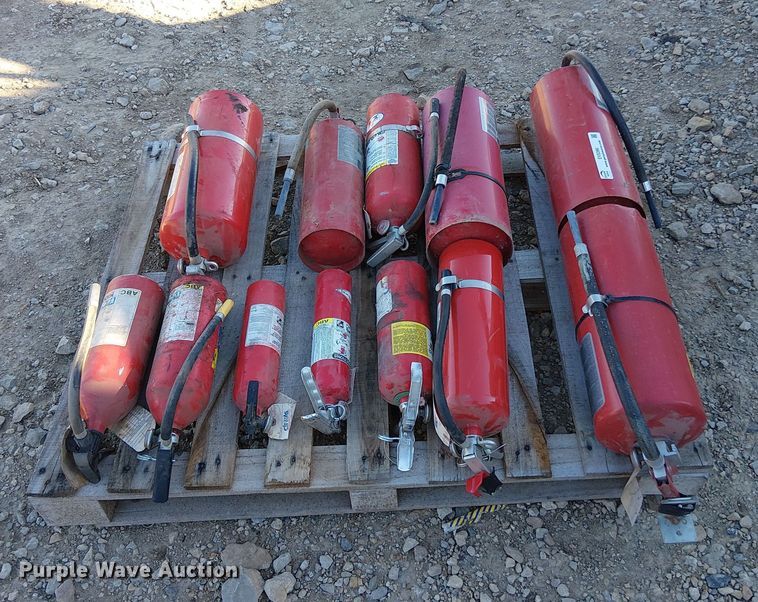 (13) fire extinguishers - EV5390