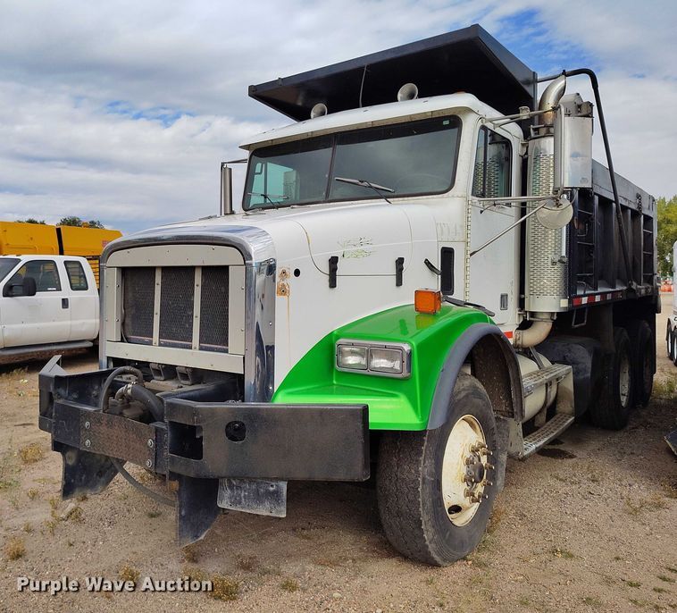 2003 Freightliner FLD dump truck - IP9718