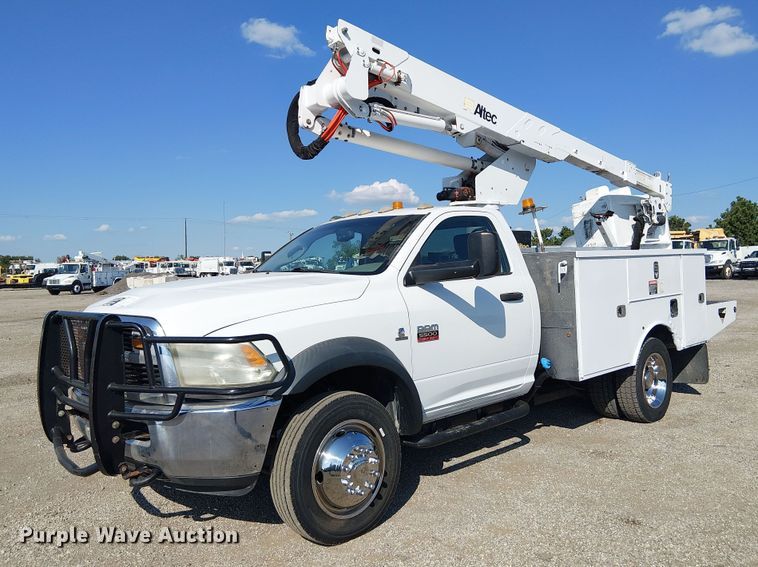 2012 Dodge Ram 5500 bucket truck - NU9734