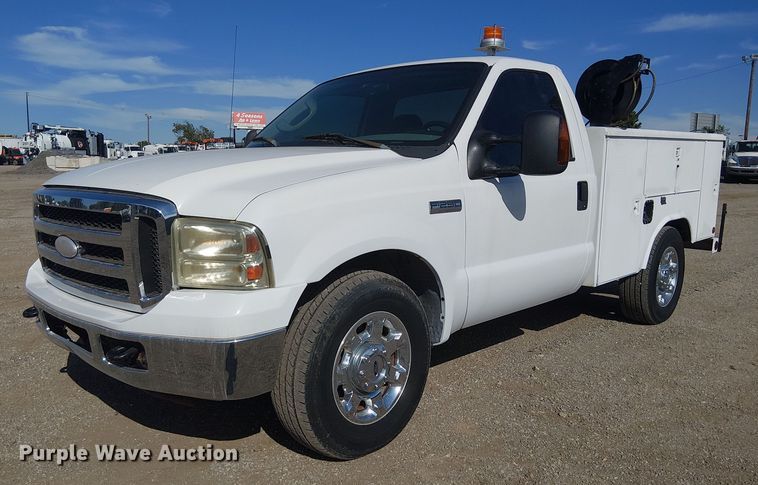 2006 Ford F250 Super Duty XLT utility bed pickup truck - NU9785