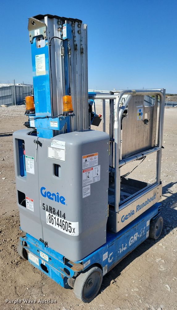 2015 Genie GR20 vertical lift - YA1204