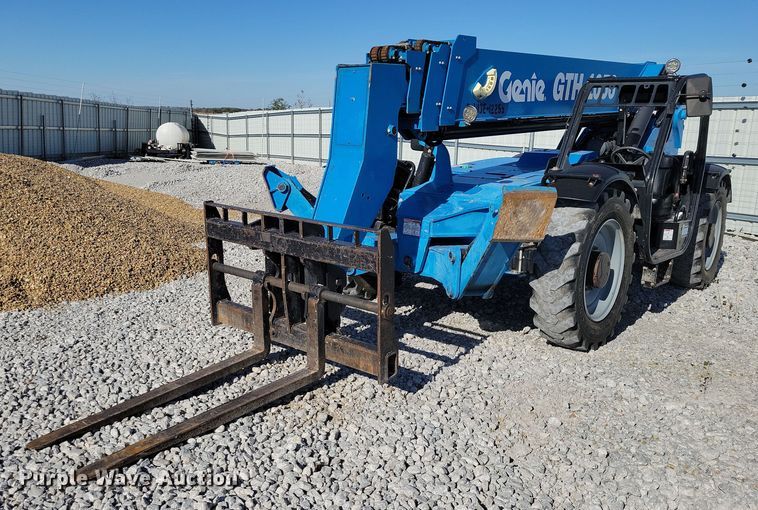 2017 Genie GTH-1056 telehandler - YA1207