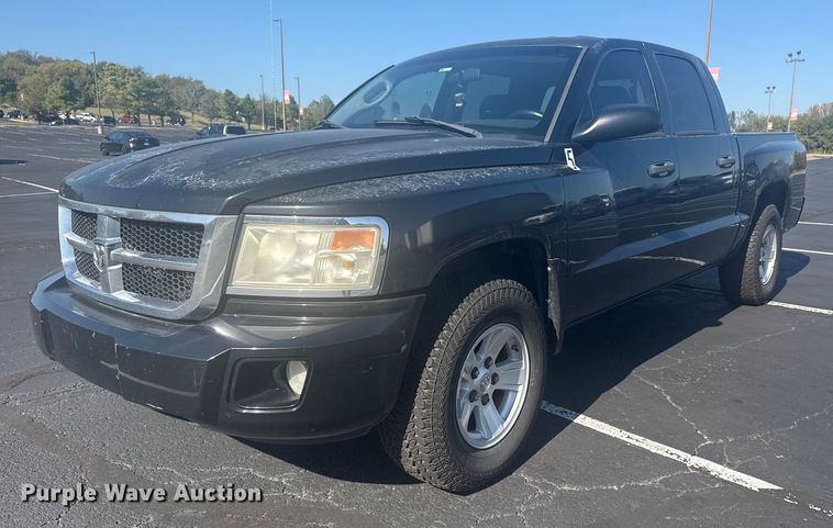 2008 Dodge Dakota Crew Cab pickup truck - DJ7993