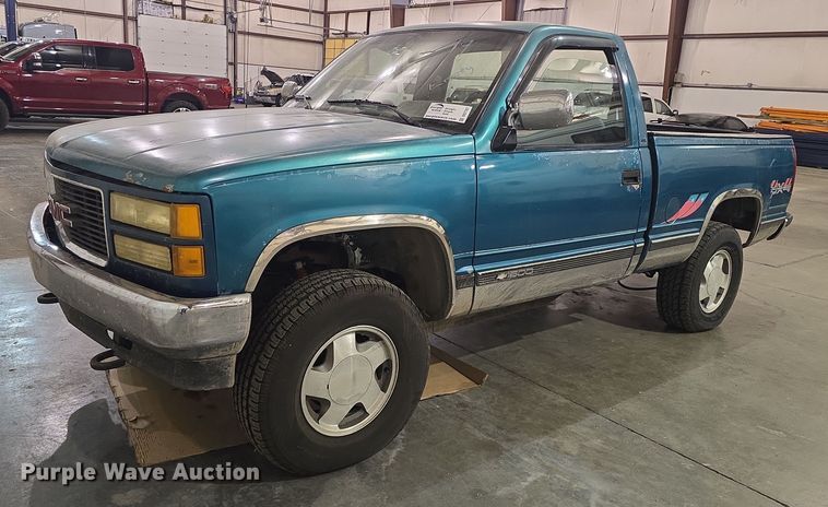 1994 Chevrolet Cheyenne K1500 pickup truck - DO7787