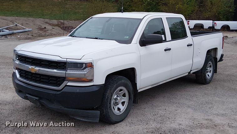 2016 Chevrolet Silverado 1500 Crew Cab pickup truck - DU3686