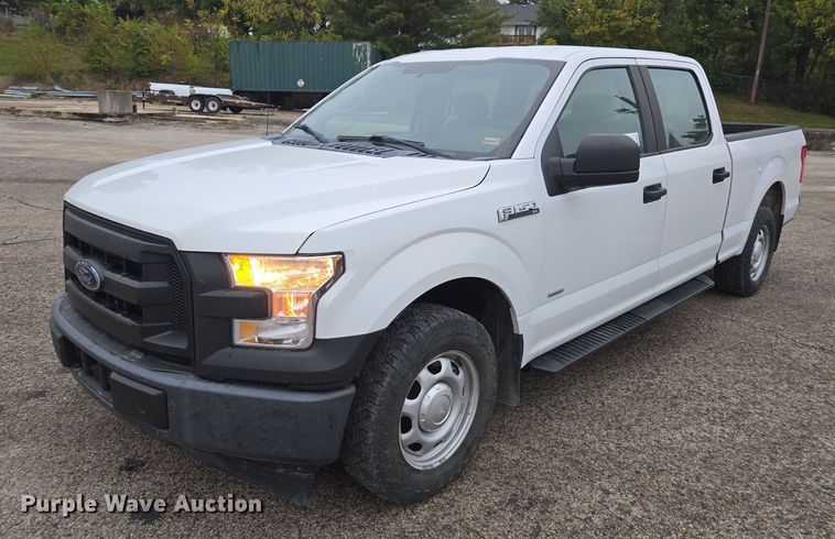 2017 Ford F150 XL SuperCrew pickup truck - DU3688