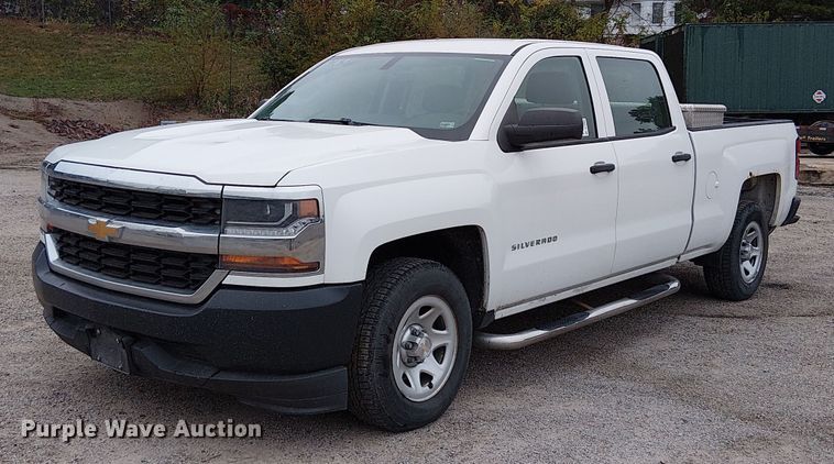 2016 Chevrolet Silverado 1500 Crew Cab pickup truck - DU3693