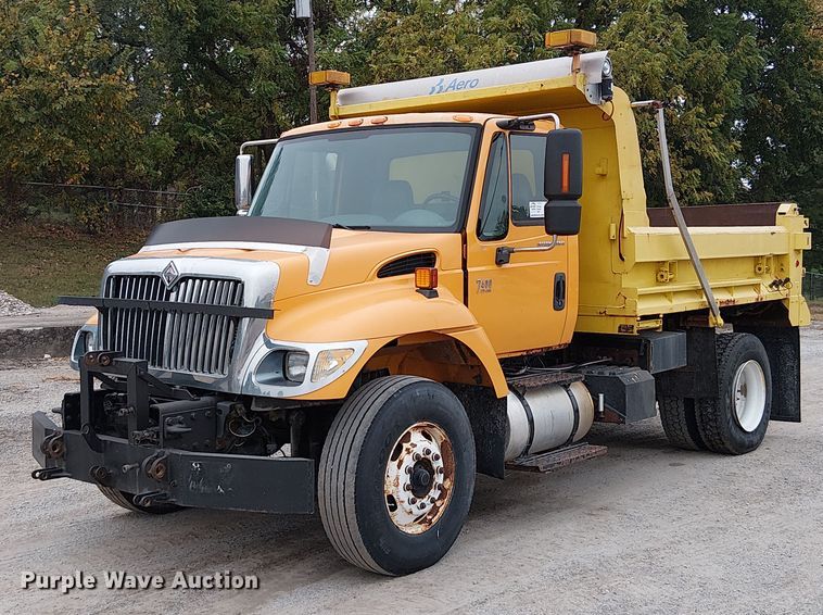 2006 International 7400 dump truck - DU3697