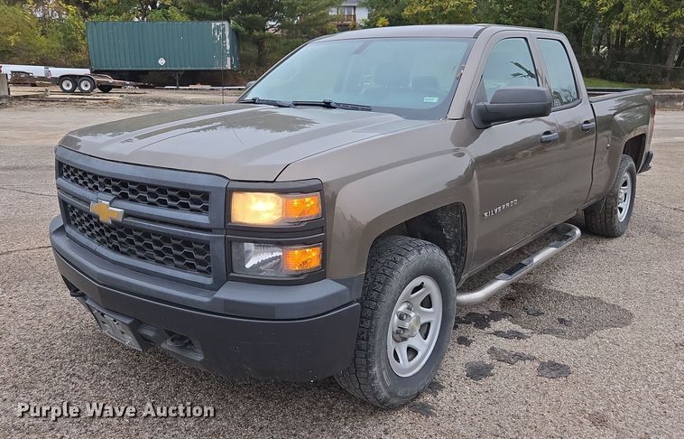 2015 Chevrolet Silverado 1500 Double Cab pickup truck - DU3703