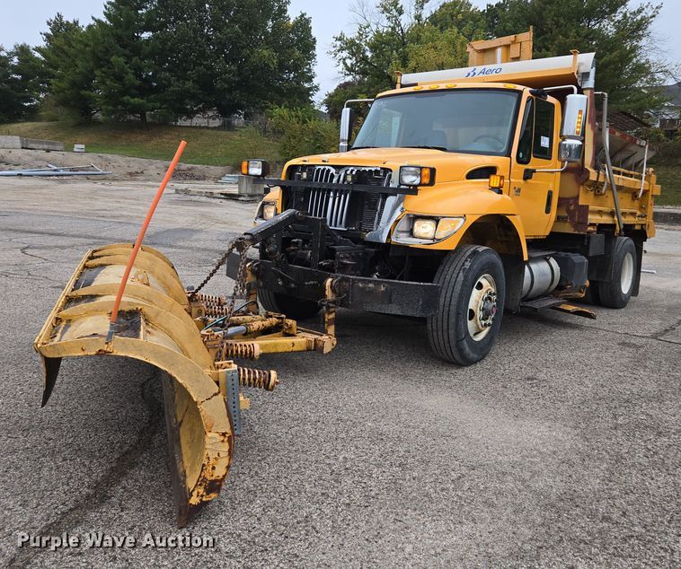 2006 International 7400 dump truck - DU3706