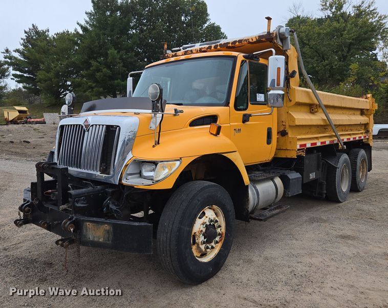 2007 International 7400 dump truck - DU3709
