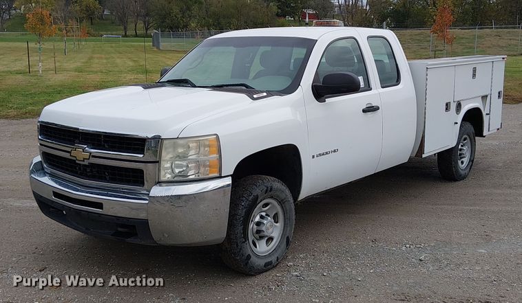 2009 Chevrolet 2500HD Ext. Cab utility bed pickup truck - DU3724