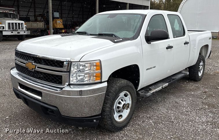 2014 Chevrolet Silverado 2500HD Crew Cab pickup truck - DW7254