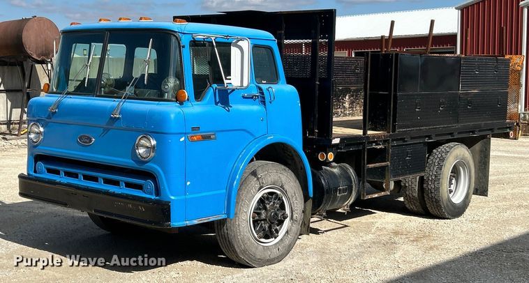 1990 Ford C8000 flatbed truck - DX1494