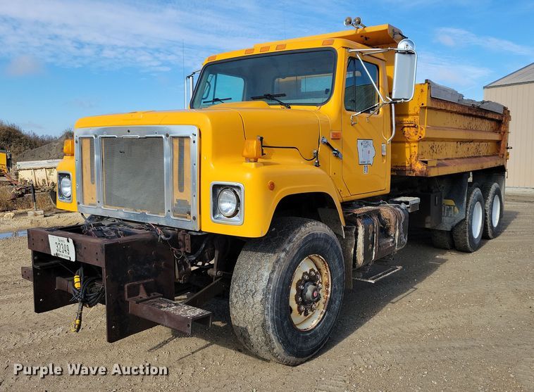 1998 International  2554 dump truck - DX6588