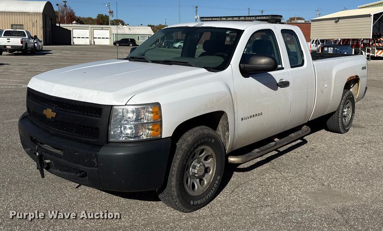 2012 Chevrolet Silverado 1500 Ext. Cab pickup truck - DY8456
