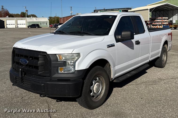 2016 Ford F150 XL SuperCab pickup truck - DY8458