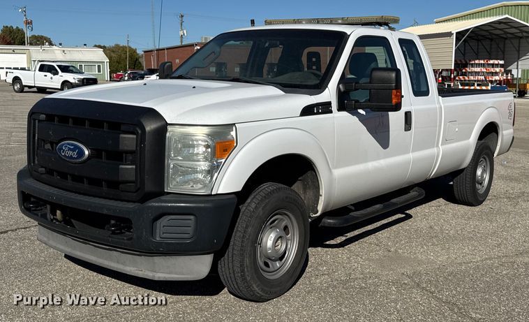 2011 Ford F250 Super Duty SuperCab pickup truck - DY8460