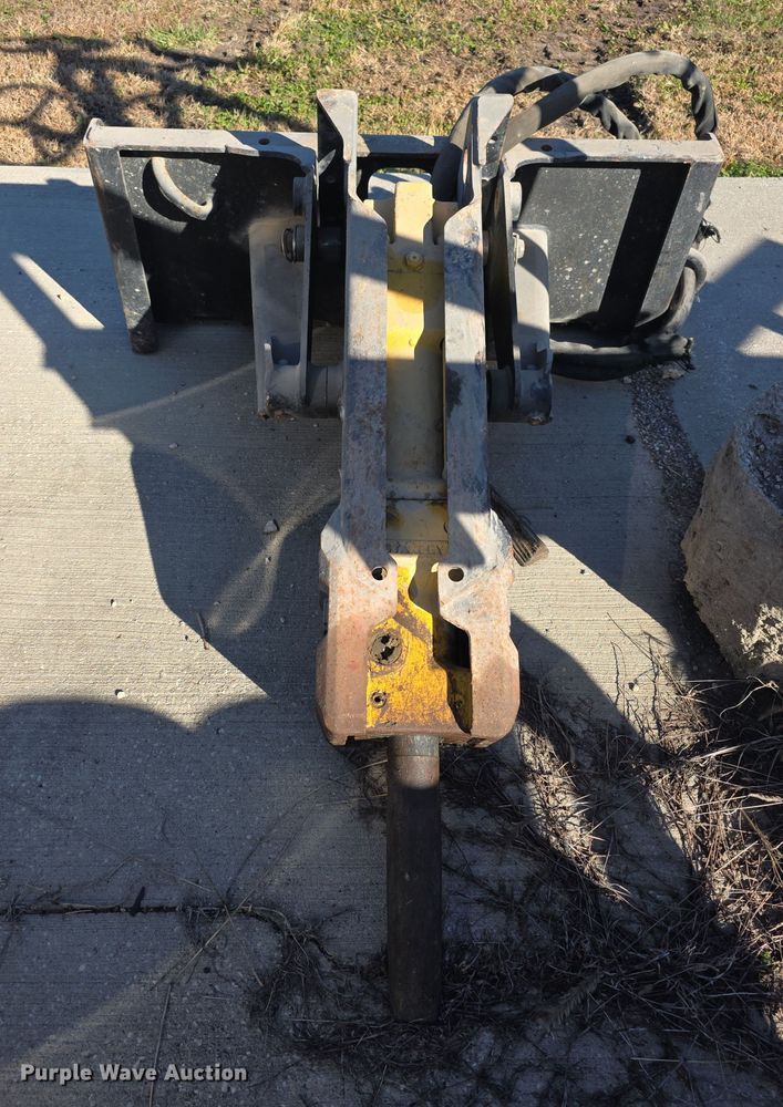 Stanley MB05 breaker skid steer breaker - DZ3536