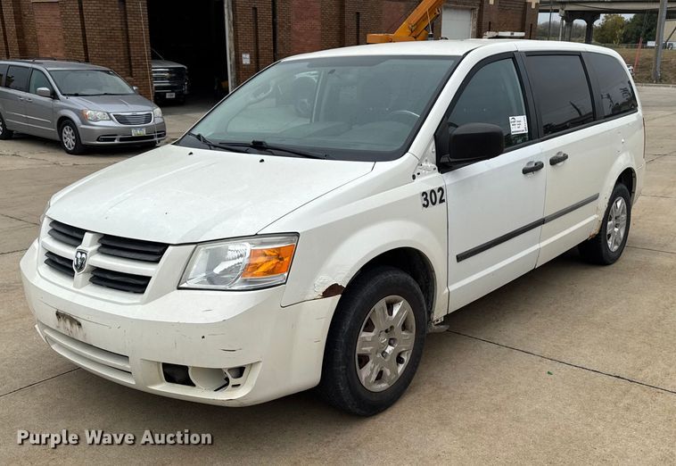 2010 Dodge Grand Caravan van - EA1973