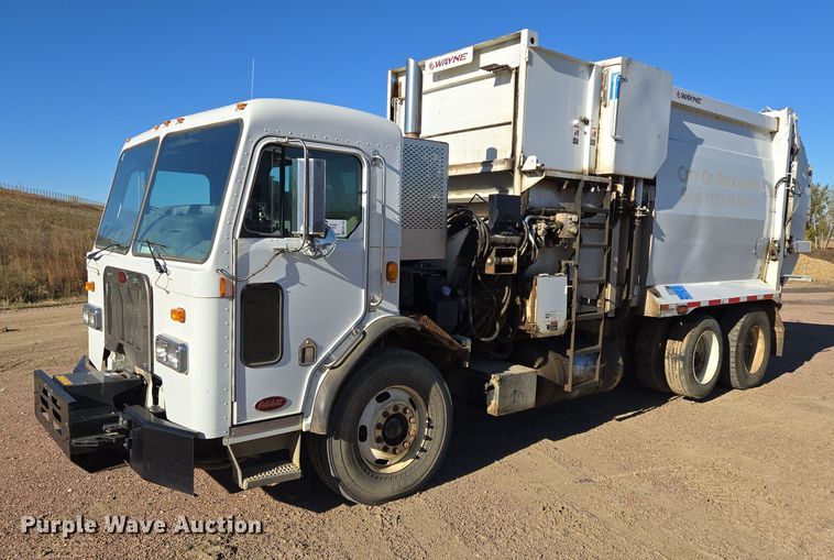 2012 Peterbilt 320 refuse truck - EB1125
