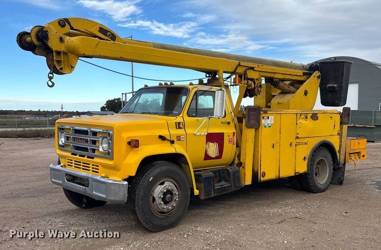 1984 GMC 7000 bucket truck - EE4202