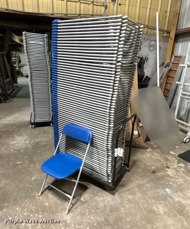Approximately 300 folding chairs - EE4248