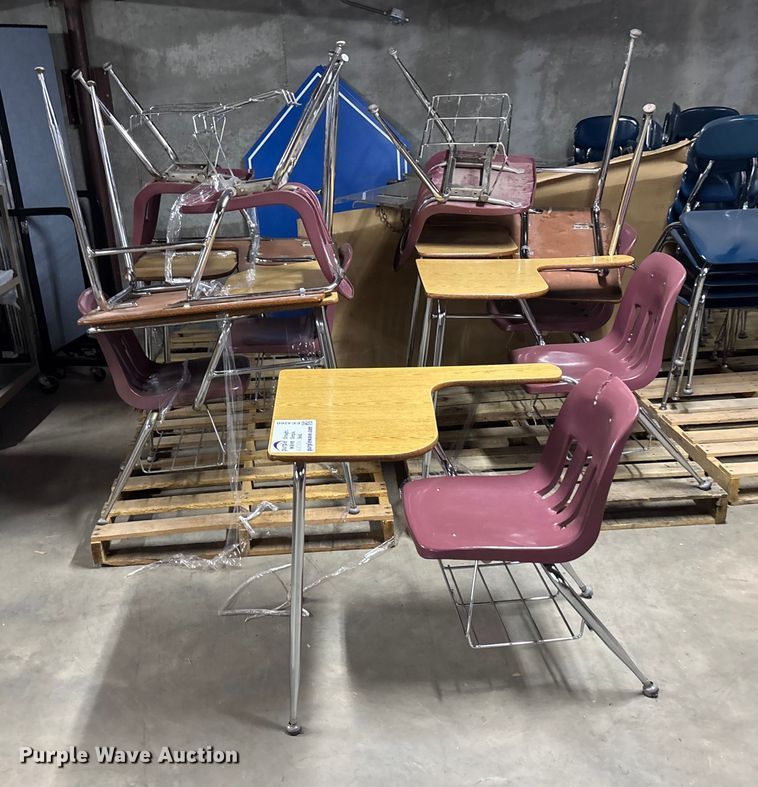 Approximately 30 desks - EE4260